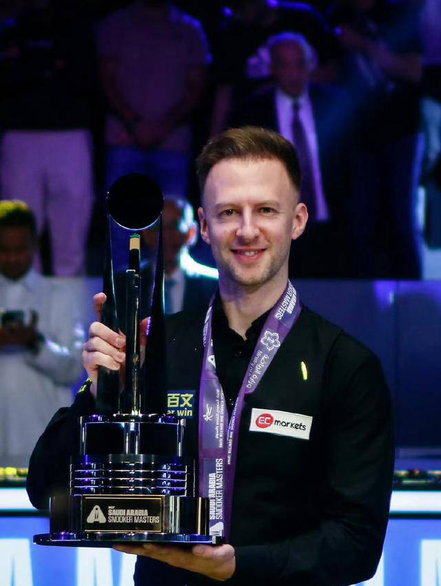 出篮下强攻 出篮下强攻